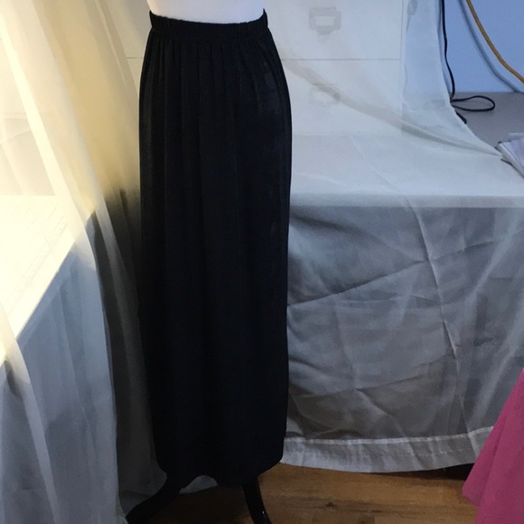 Off black long skirt - Picture 3 of 4